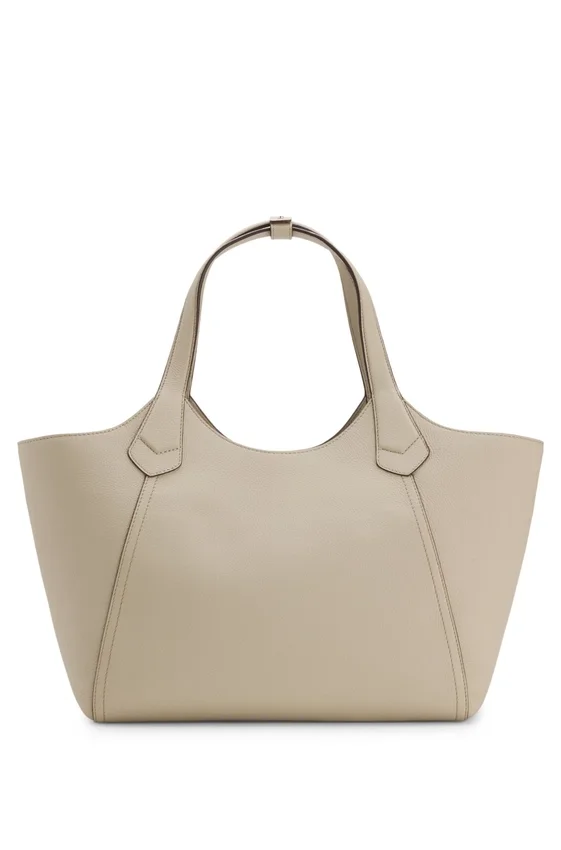 Leather tote bag with metallic logo lettering Leather tote bag with metallic logo lettering