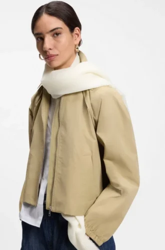 Lightweight wool scarf with fringed trims