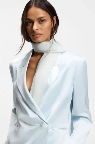 Lightweight wool scarf with fringed trims