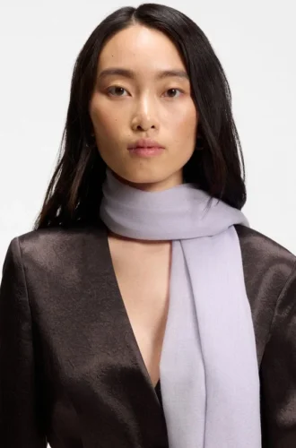 Lightweight wool scarf with fringed trims