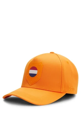 Logo cap in lustrous twill with country-flag badge
