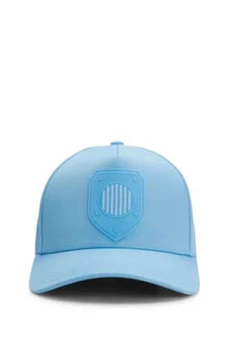Logo cap in lustrous twill with country-flag badge
