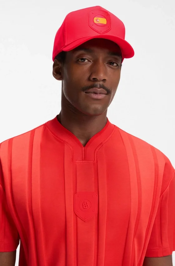 Logo cap in lustrous twill with country-flag badge Logo cap in lustrous twill with country-flag badge