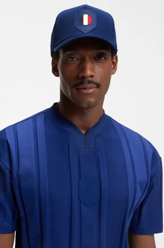 Logo cap in lustrous twill with country-flag badge Logo cap in lustrous twill with country-flag badge