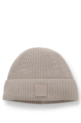 Logo-label beanie hat in a wool blend Logo-label beanie hat in a wool blend