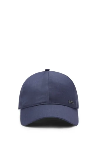 Logo-lettering cap in virgin wool