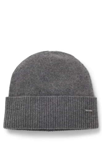 Logo-plaque beanie hat in cashmere
