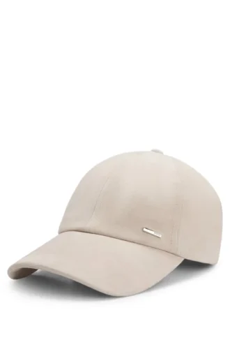 Logo-rivet cap in suede Logo-rivet cap in suede