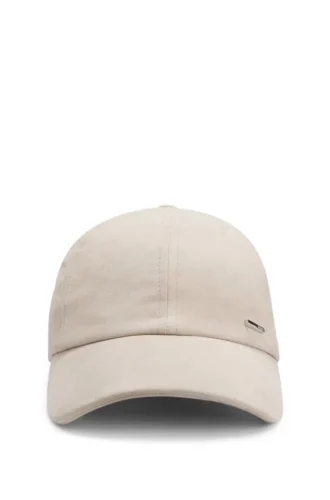 Logo-rivet cap in suede Logo-rivet cap in suede