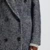 Macro-herringbone coat with double-breasted closure