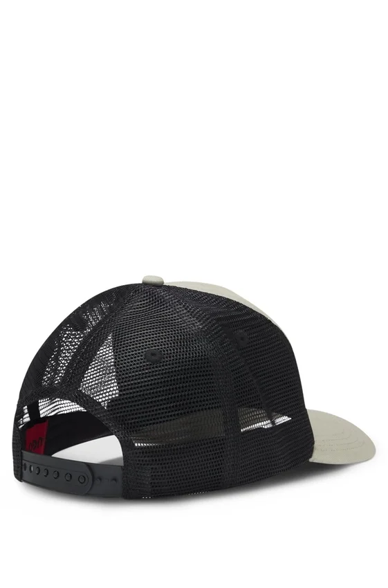 Mesh-panel cap in cotton twill Mesh-panel cap in cotton twill