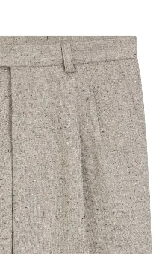 Micro-patterned trousers in an oversized-fit Micro-patterned trousers in an oversized-fit