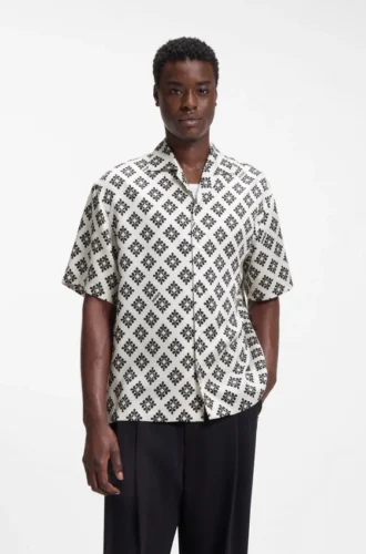 Oversize-fit shirt with statement print Oversize-fit shirt with statement print