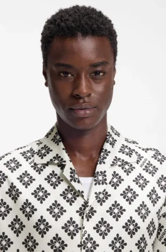 Oversize-fit shirt with statement print Oversize-fit shirt with statement print