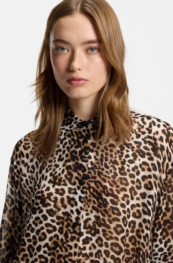 Oversized-fit blouse with leopard print Oversized-fit blouse with leopard print