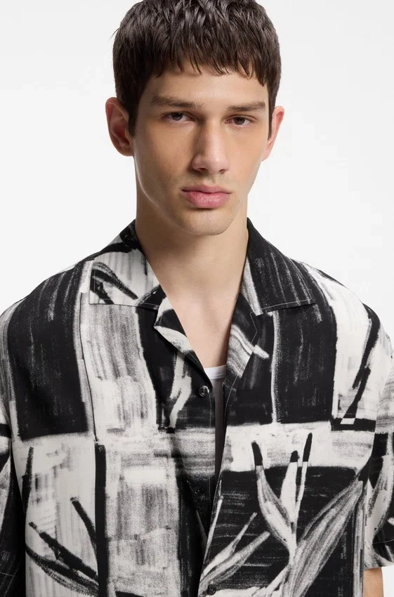 Oversized-fit printed shirt with camp collar Oversized-fit printed shirt with camp collar