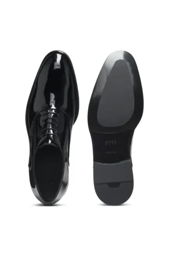 Oxford shoes in patent leather