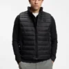 Packable gilet in water-repellent fabric