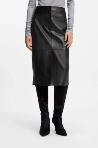 Pencil skirt in lustrous leather