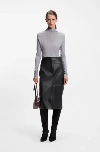 Pencil skirt in lustrous leather