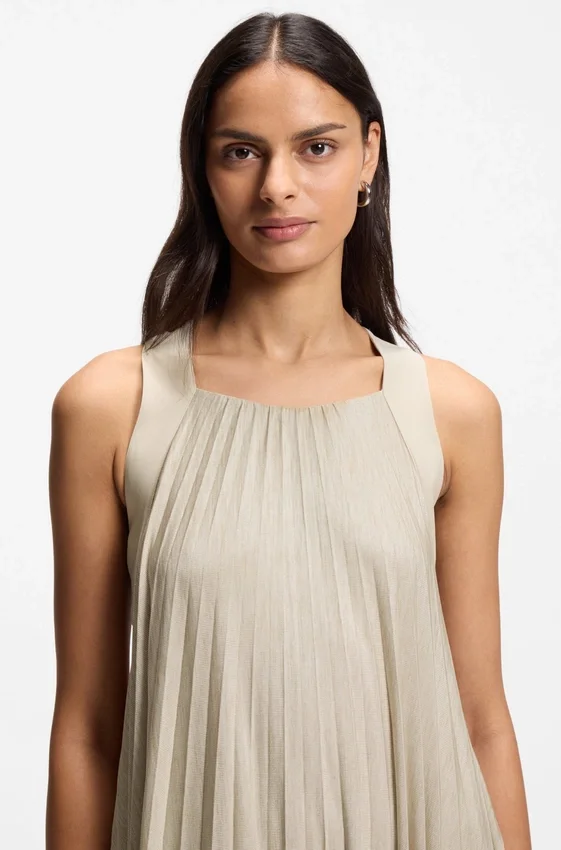 Plissé-pleat dress with halterneck Plissé-pleat dress with halterneck