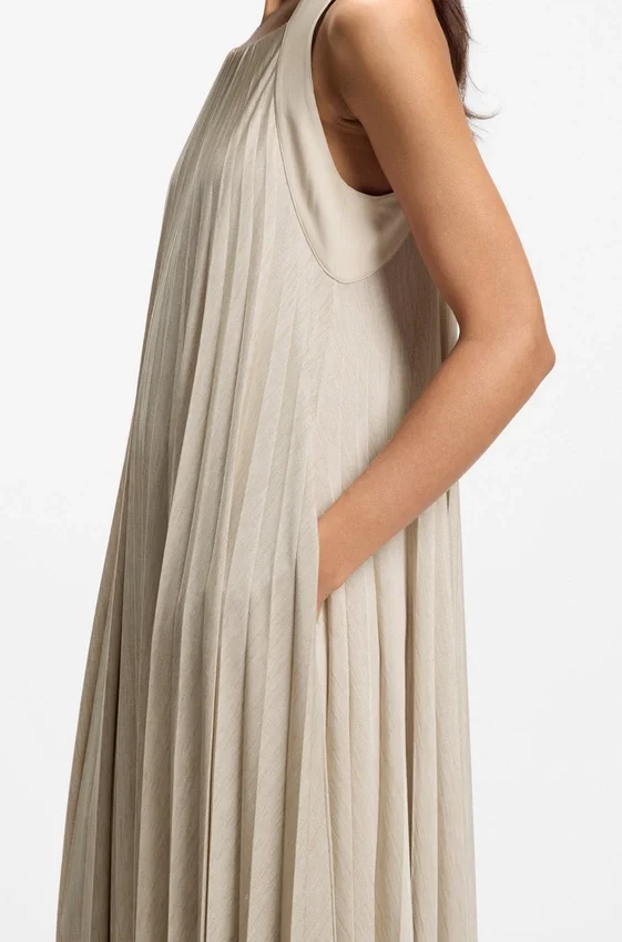Plissé-pleat dress with halterneck Plissé-pleat dress with halterneck