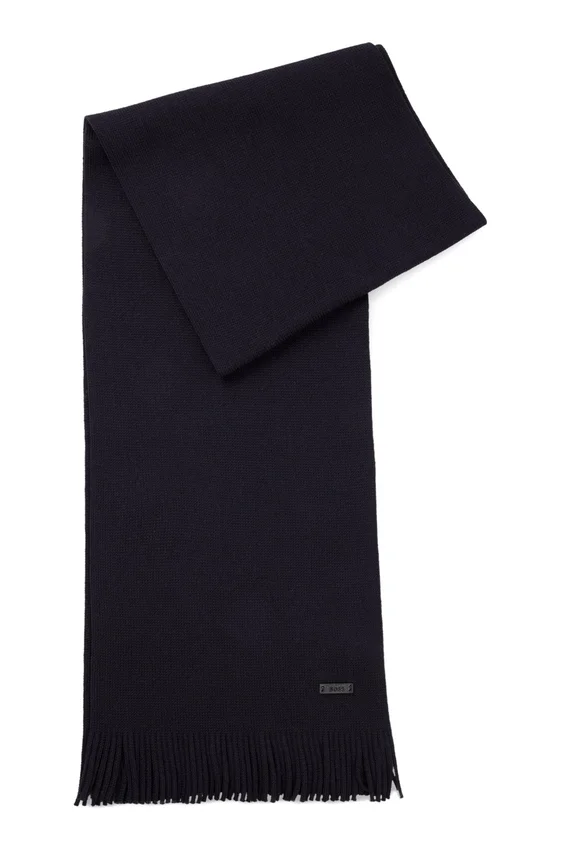 Raschel-knit scarf in virgin wool Raschel-knit scarf in virgin wool