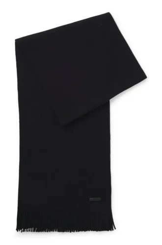 Raschel-knit scarf in virgin wool