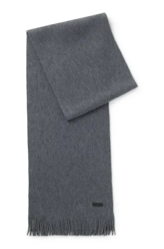 Raschel-knit scarf in virgin wool