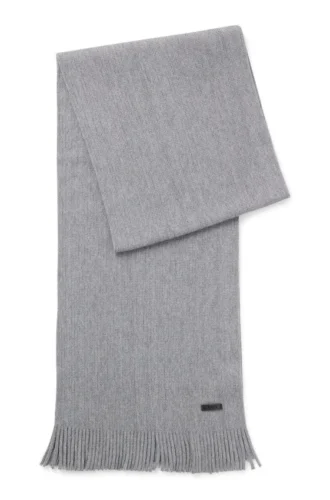 Raschel-knit scarf in virgin wool