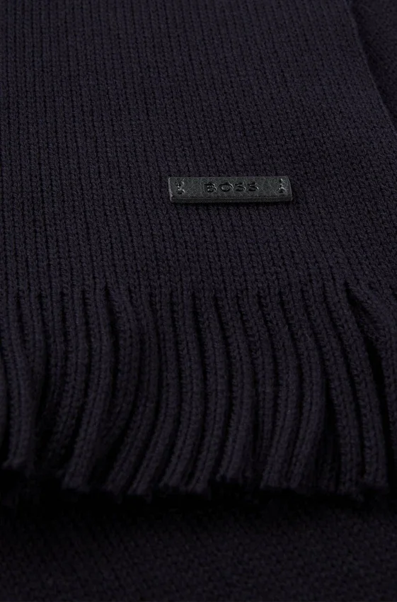 Raschel-knit scarf in virgin wool Raschel-knit scarf in virgin wool
