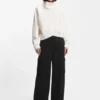 Regular-fit trousers with cargo pockets