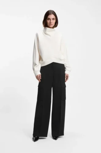 Regular-fit trousers with cargo pockets