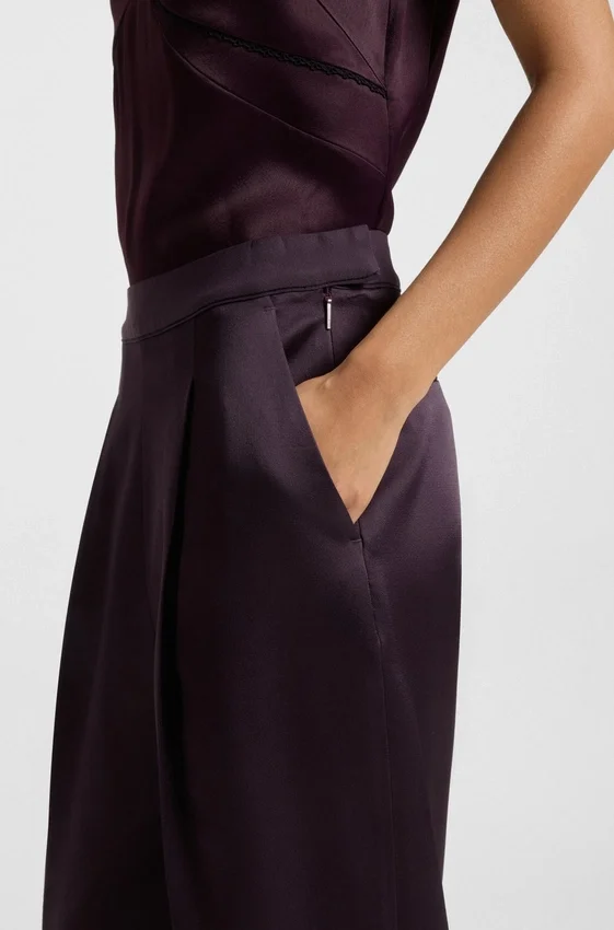 Regular-fit trousers with tapered leg Regular-fit trousers with tapered leg