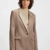 Relaxed-fit blazer with colour-blocked lapel Relaxed-fit blazer with colour-blocked lapel