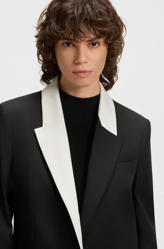 Relaxed-fit blazer with colour-blocked lapel Relaxed-fit blazer with colour-blocked lapel