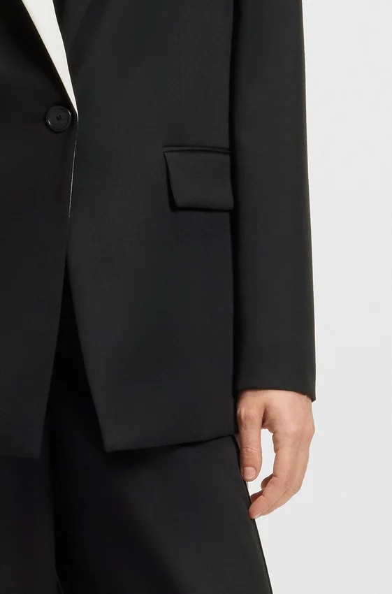 Relaxed-fit blazer with colour-blocked lapel Relaxed-fit blazer with colour-blocked lapel
