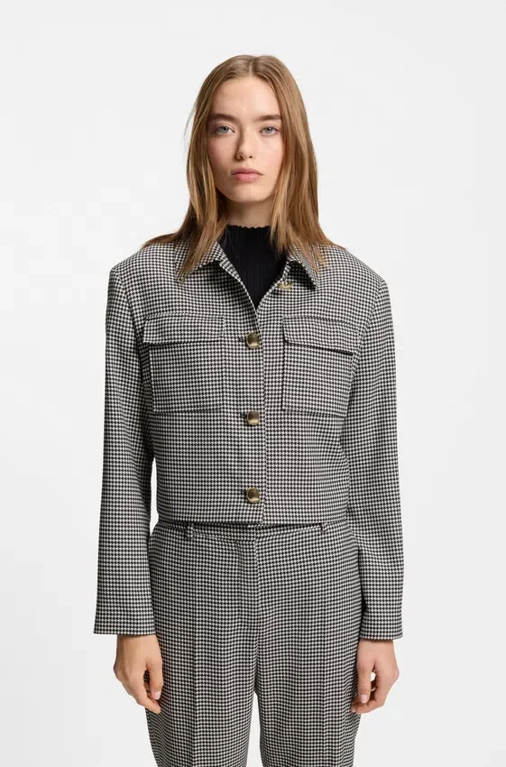 Relaxed-fit blazer with cropped length Relaxed-fit blazer with cropped length
