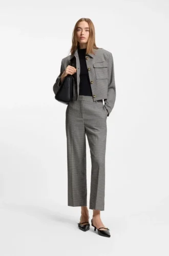 Relaxed-fit blazer with cropped length