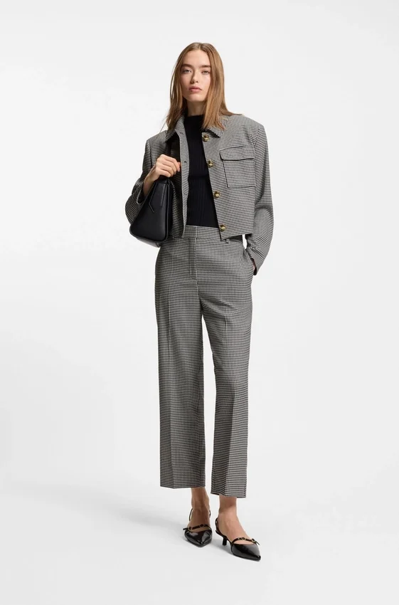 Relaxed-fit blazer with cropped length Relaxed-fit blazer with cropped length