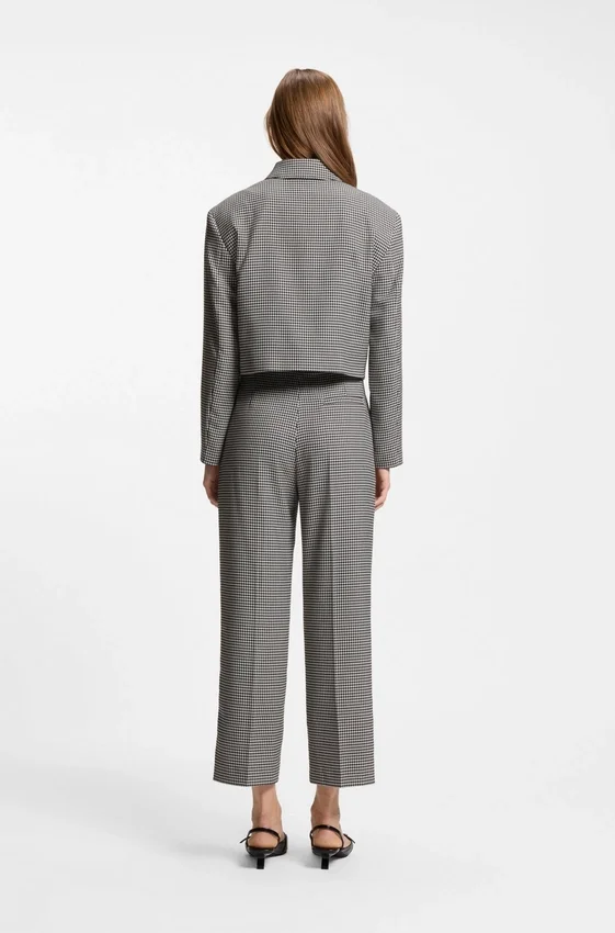 Relaxed-fit blazer with cropped length Relaxed-fit blazer with cropped length
