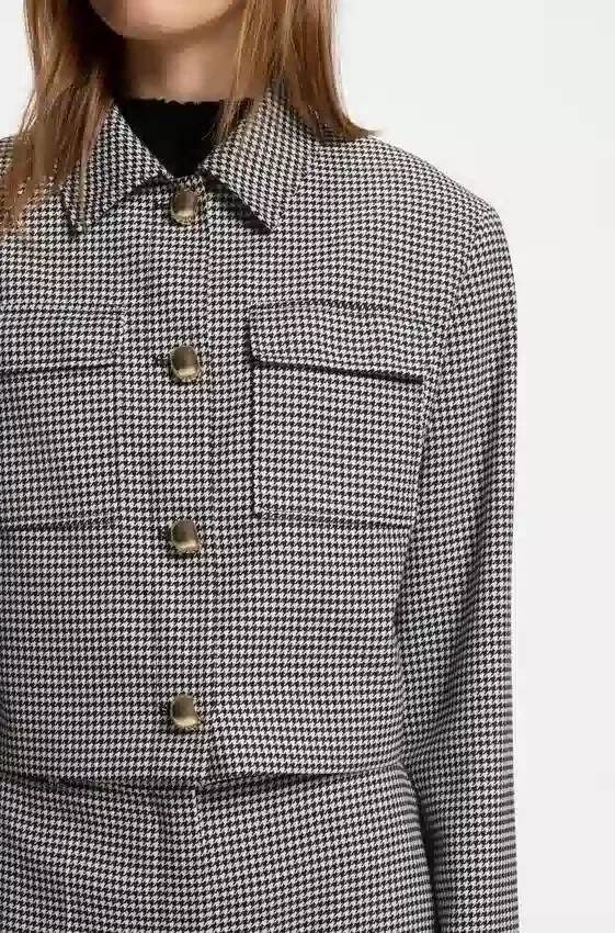 Relaxed-fit blazer with cropped length Relaxed-fit blazer with cropped length
