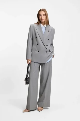 Relaxed-fit blazer with enamel flower brooch