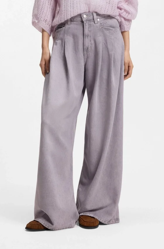 Relaxed-fit jeans with wide leg Relaxed-fit jeans with wide leg