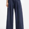 Relaxed-fit jeans with wide leg Relaxed-fit jeans with wide leg