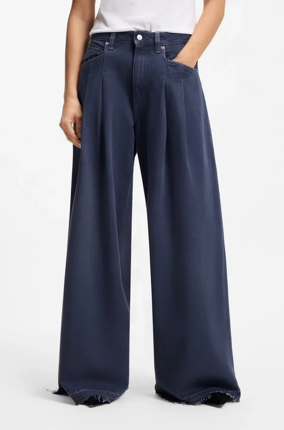Relaxed-fit jeans with wide leg Relaxed-fit jeans with wide leg