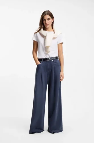 Relaxed-fit jeans with wide leg