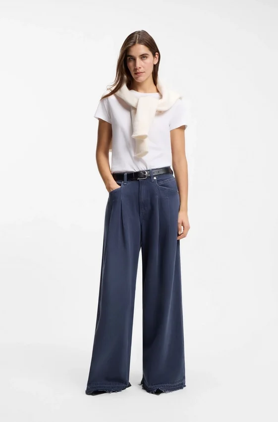 Relaxed-fit jeans with wide leg Relaxed-fit jeans with wide leg
