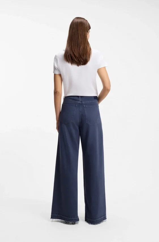 Relaxed-fit jeans with wide leg Relaxed-fit jeans with wide leg