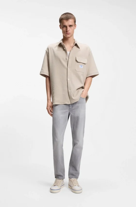 Relaxed-fit shirt in a waffle-structured cotton Relaxed-fit shirt in a waffle-structured cotton